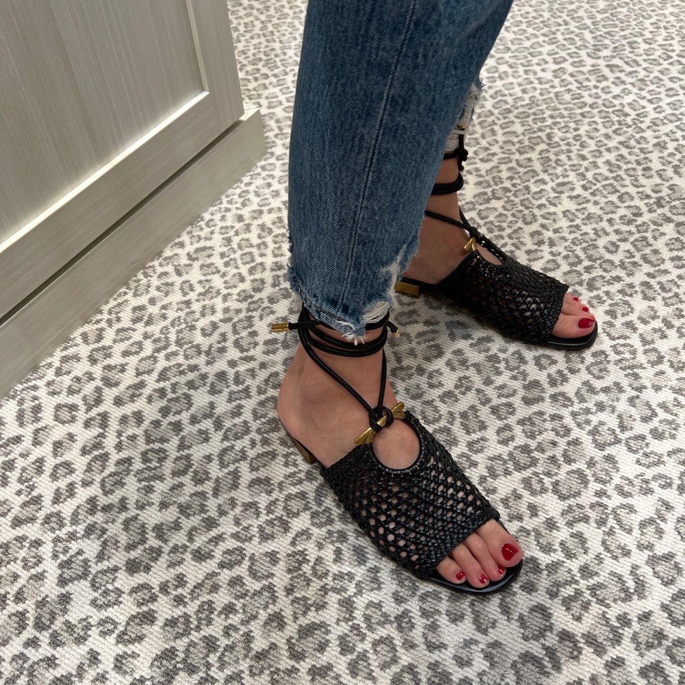 Never worn ferragamo lanio woven leather sandals with ankle tie - Picture 5 of 10